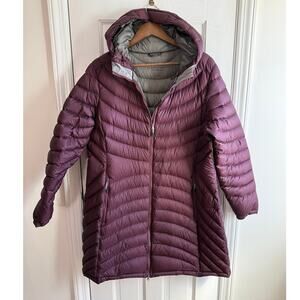 L.L.Bean Women's Ultralight 850 Down Hooded Coat - Burgundy - Size XL - EUC